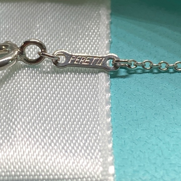 Authentic Tiffany & Co Dove Cross Elsa Peretti 925 silver 16” with box - Picture 9 of 9